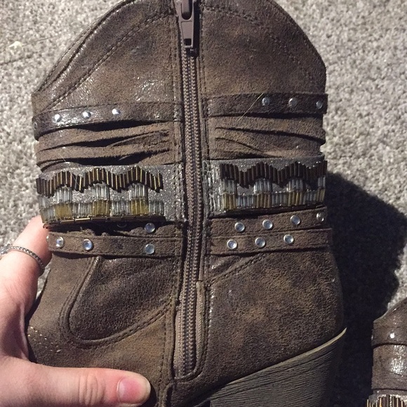 Boots - Picture 3 of 4